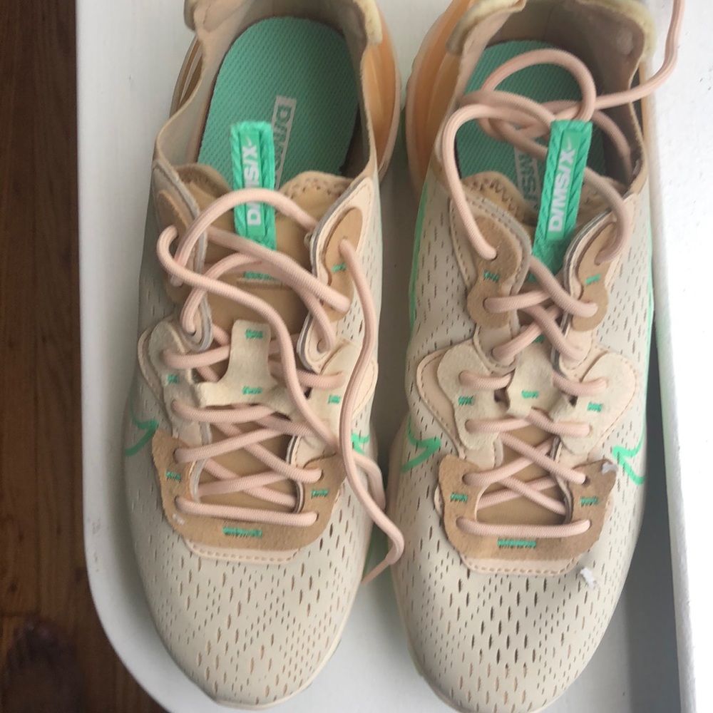 Nike Women’s NSW React Vision